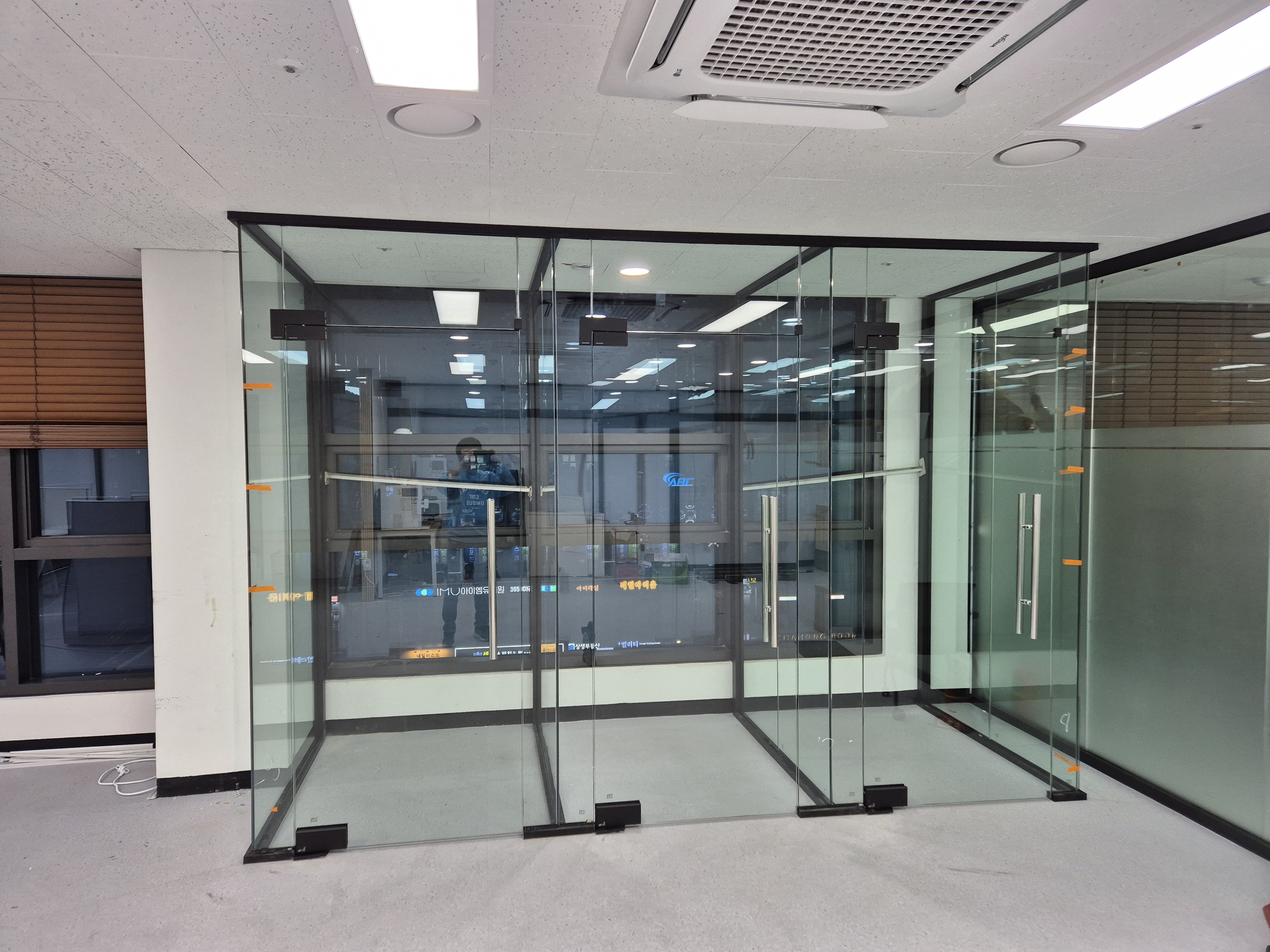 마곡사무실블랙스텐폰부스설치