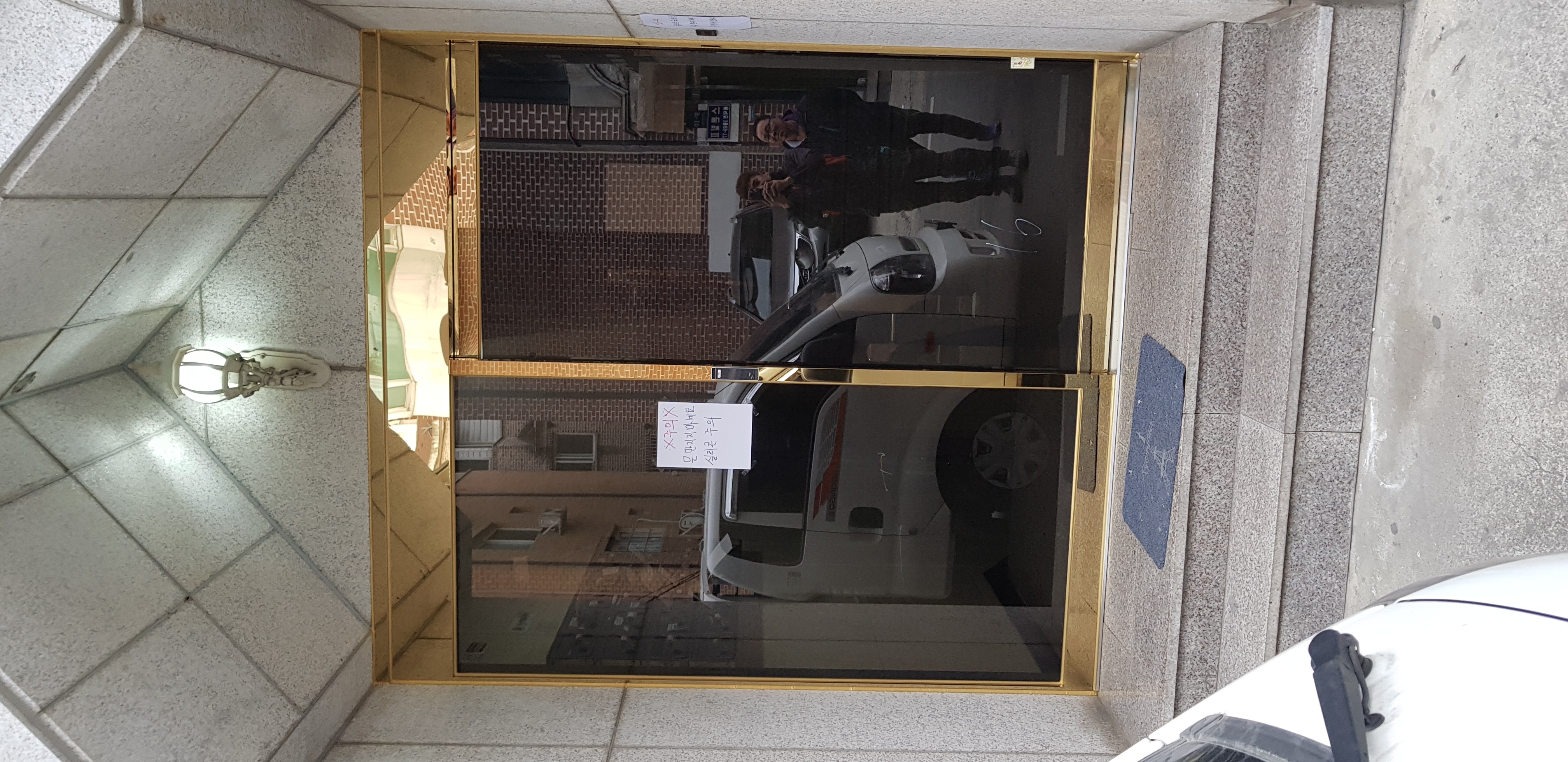 용인 빌라 현관 골드자동문 브론즈 유리