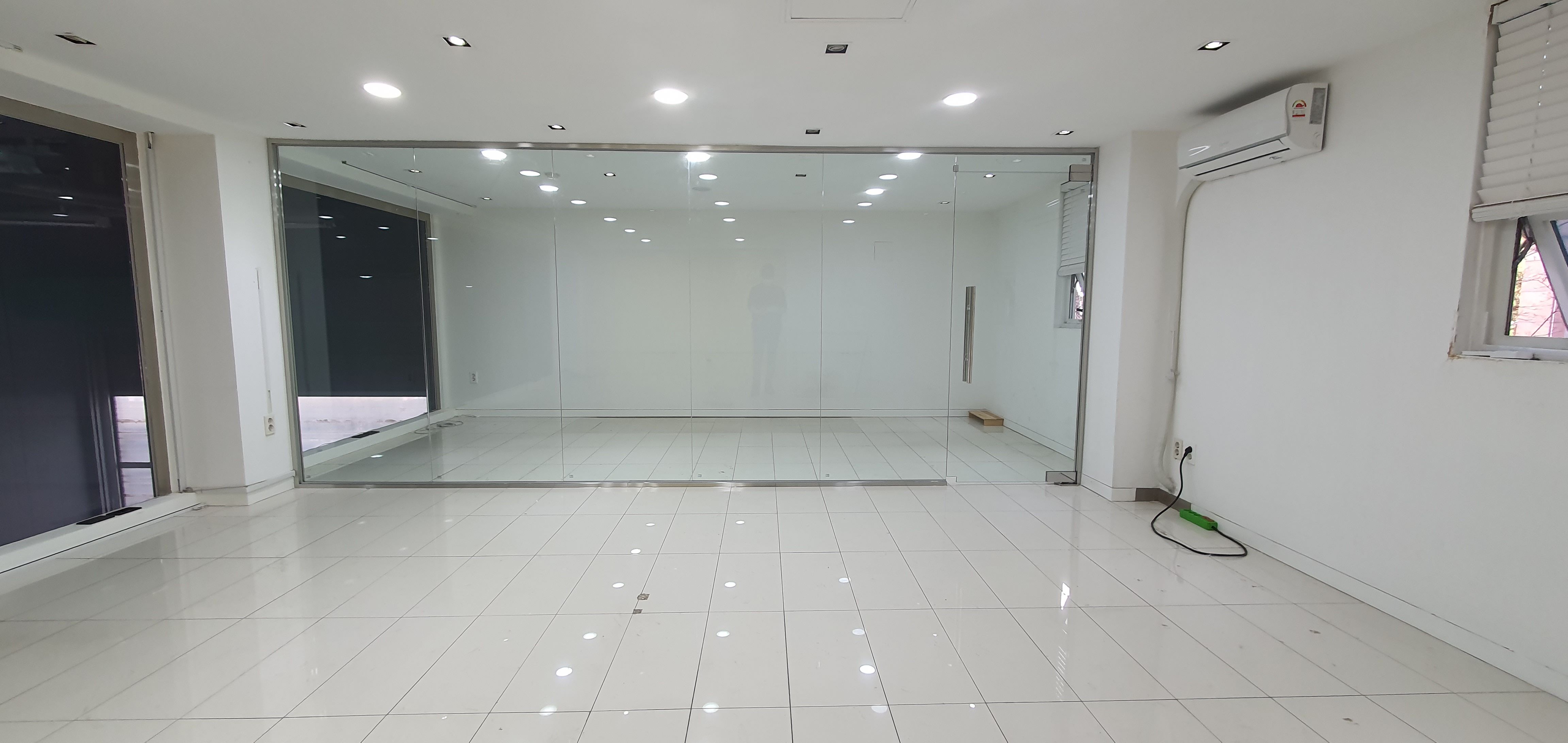 수원 카센터 고객휴게실 유리파티션