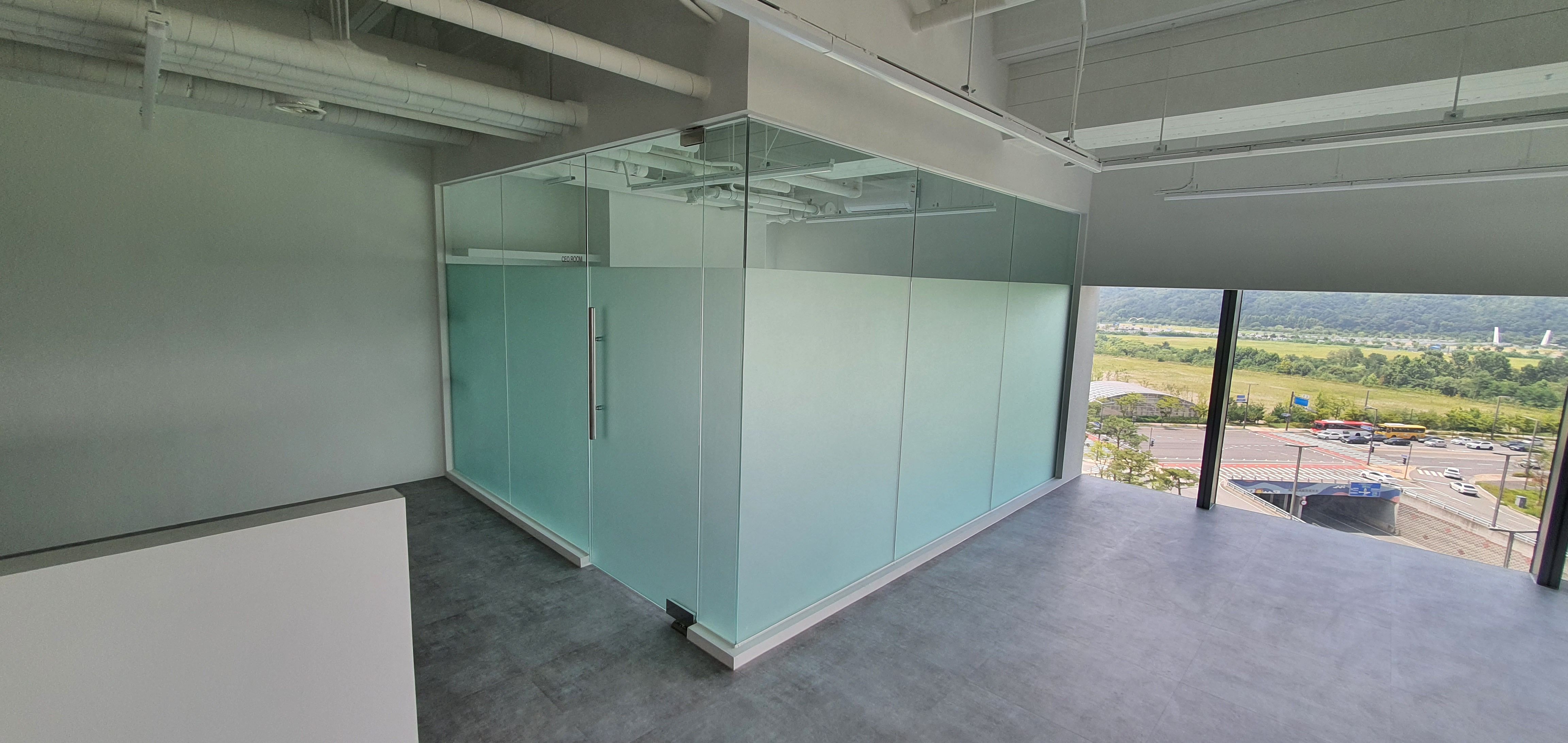 동탄 지식산업센터 사무실 화이트 유리파티션